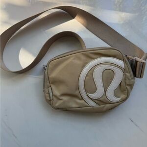 Lululemon Everywhere Belt Bag 1L